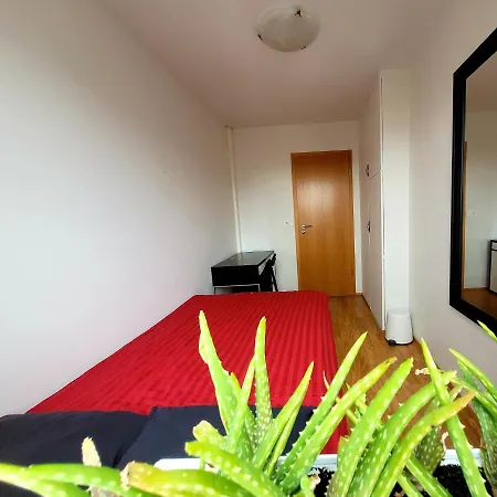 Private In A Family House, Good Location 홈스테이