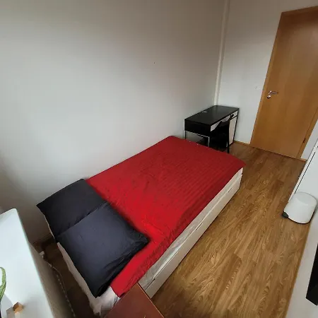 Private In A Family House, Good Location * 레이캬비크